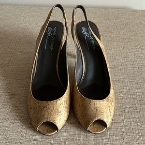 Donald Pliner cork peep toe sling back heel. Size 10.
